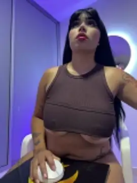 Snapshot of lucialauper_ chatting on June 4, 12:49 am lucialauper online show from June 4, 12:49 am