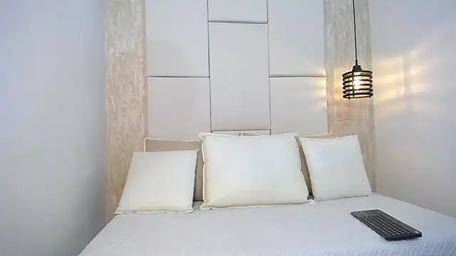 Thania hott online show from September 12, 11:54 am