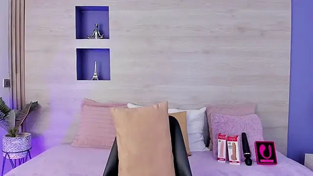 Stephanni  online show from October 3, 1:19 pm