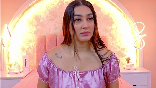 JasmineRhodes online show from February 10, 1:04 pm