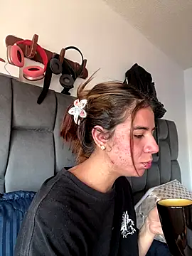 AllieYourGirl online show from November 29, 2:31 pm