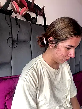 AllieYourGirl online show from December 19, 1:40 pm