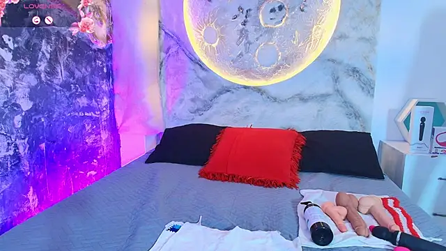 KrystalEvans online show from September 10, 8:31 pm