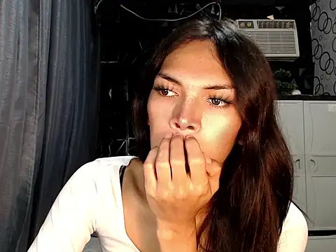 Snapshot of ladyhotcuming chatting on July 8, 10:25 pm ladyhotcuming online show from July 8, 10:25 pm