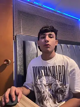 Snapshot of cody_fox10 chatting on November 18, 7:29 pm cody fox10 online show from November 18, 7:29 pm