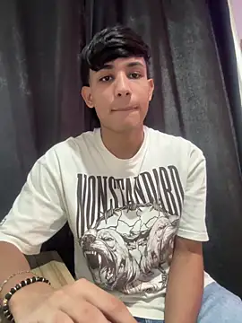 Snapshot of cody_fox10 chatting on December 15, 7:07 pm cody fox10 online show from December 15, 7:07 pm