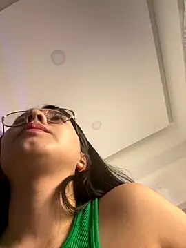 Michelle Zoe online show from November 12, 5:52 am