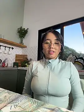 Snapshot of Michelle_Zoe chatting on April 9, 10:59 pm Michelle Zoe online show from April 9, 10:59 pm