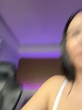 Snapshot of Michelle_Zoe chatting on April 21, 2:04 am Michelle Zoe online show from April 21, 2:04 am