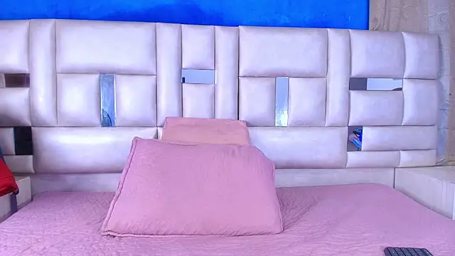 emmacurvy online show from October 4, 3:04 am