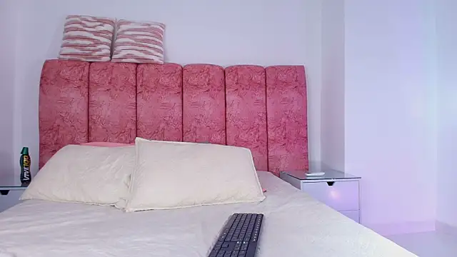 emmacurvy online show from December 2, 3:12 am