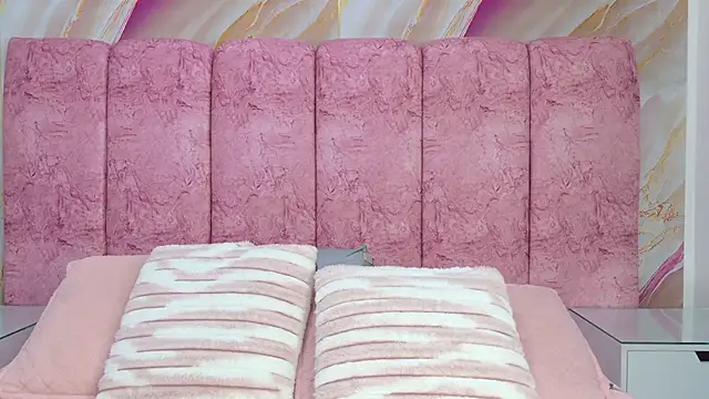 emmacurvy online show from June 23, 3:04 am