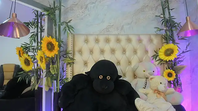 Snapshot of LittleeJaz chatting on May 2, 4:50 am LittleeJaz online show from May 2, 4:50 am