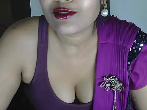 Snapshot of hotee_bhabi chatting on February 13, 8:32 am hotee bhabi online show from February 13, 8:32 am