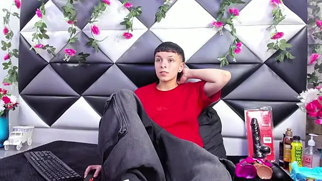 Megan Thompson  online show from September 26, 2:15 am