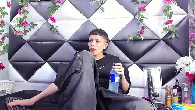 Megan Thompson  online show from October 4, 2:20 am