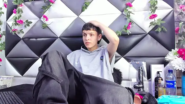 Megan Thompson  online show from October 17, 2:04 am