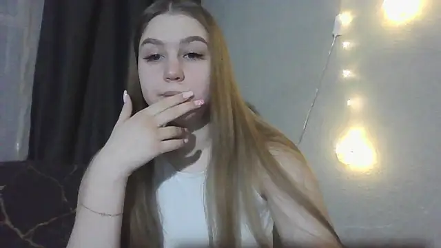 yourhoney Lola  online show from February 9, 1:15 pm