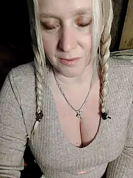 Snapshot of Bouncy-Bella28X chatting on September 11, 1:22 pm Bouncy-Bella28X online show from September 11, 1:22 pm