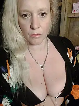 Snapshot of Bouncy-Bella28X chatting on September 13, 7:19 am Bouncy-Bella28X online show from September 13, 7:19 am