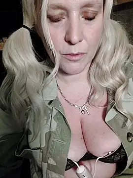 Snapshot of Bouncy-Bella28X chatting on September 30, 9:31 pm Bouncy-Bella28X online show from September 30, 9:31 pm