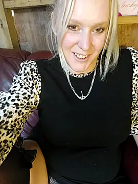 Snapshot of Bouncy-Bella28X chatting on November 3, 11:44 am Bouncy-Bella28X online show from November 3, 11:44 am