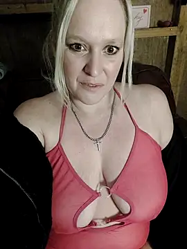 Snapshot of Bouncy-Bella28X chatting on November 7, 10:32 pm Bouncy-Bella28X online show from November 7, 10:32 pm