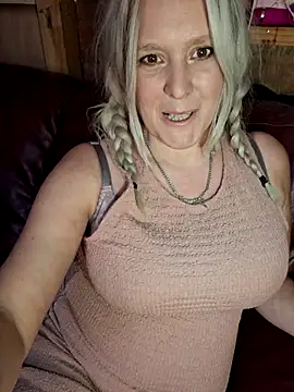 Snapshot of Bouncy-Bella28X chatting on November 17, 1:28 pm Bouncy-Bella28X online show from November 17, 1:28 pm