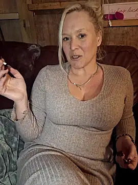 Snapshot of Bouncy-Bella28X chatting on December 5, 4:14 pm Bouncy-Bella28X online show from December 5, 4:14 pm