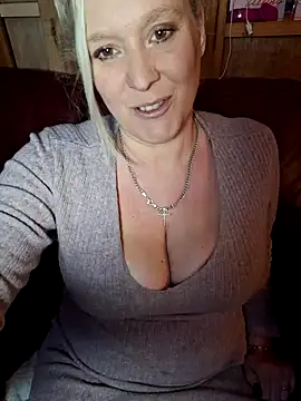 Bouncy-Bella28X online show from December 19, 12:56 pm