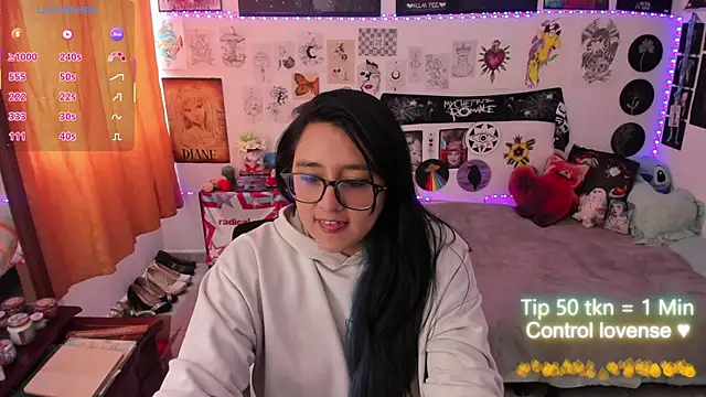 Snapshot of Cherry_blush_ chatting on April 15, 8:53 pm Cherry blush online show from April 15, 8:53 pm