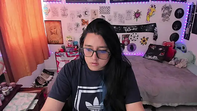 Snapshot of Cherry_blush_ chatting on April 18, 8:31 pm Cherry blush online show from April 18, 8:31 pm