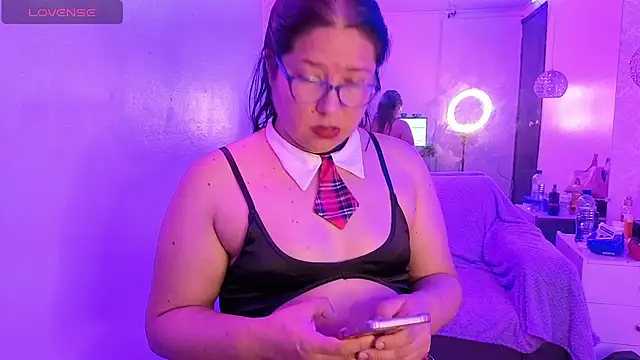 scarlett widow  online show from May 12, 3:03 am