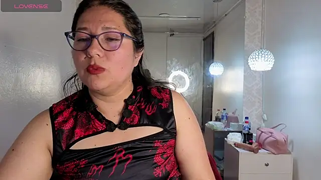 scarlett widow  online show from June 3, 3:20 am