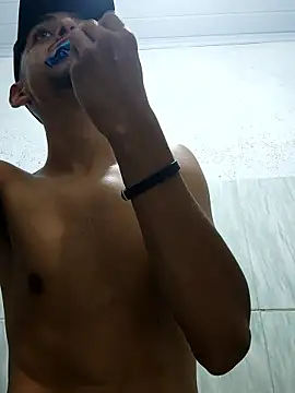 Snapshot of Oqui chatting on January 16, 11:53 pm Oqui online show from January 16, 11:53 pm