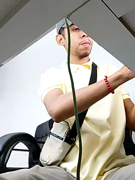 Snapshot of Oqui chatting on February 24, 6:50 pm Oqui online show from February 24, 6:50 pm