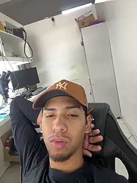 Snapshot of Oqui chatting on March 17, 5:49 pm Oqui online show from March 17, 5:49 pm