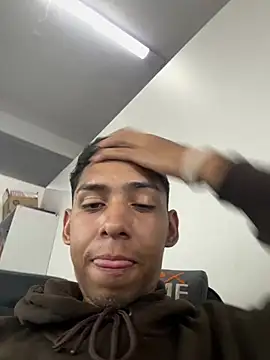 Snapshot of Oqui chatting on April 6, 8:10 pm Oqui online show from April 6, 8:10 pm