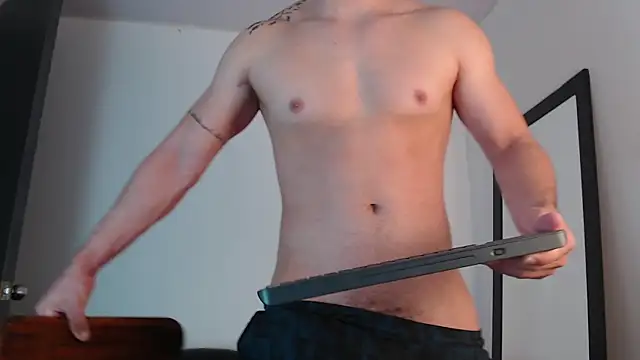 Snapshot of SouthernMilk chatting on October 21, 1:34 pm SouthernMilk online show from October 21, 1:34 pm