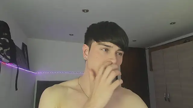 Snapshot of stevve_14 chatting on October 21, 1:50 am stevve 14 online show from October 21, 1:50 am