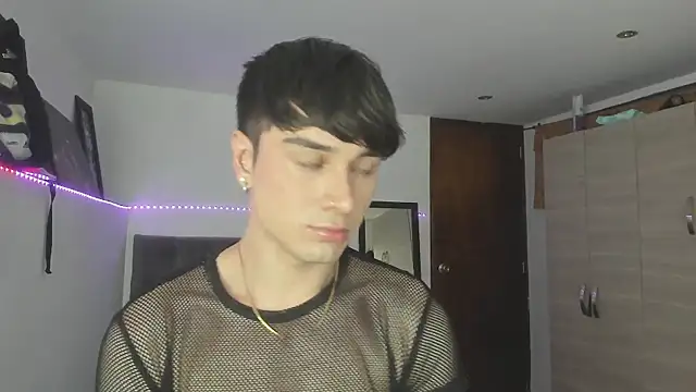 Snapshot of stevve_14 chatting on October 25, 3:47 am stevve 14 online show from October 25, 3:47 am