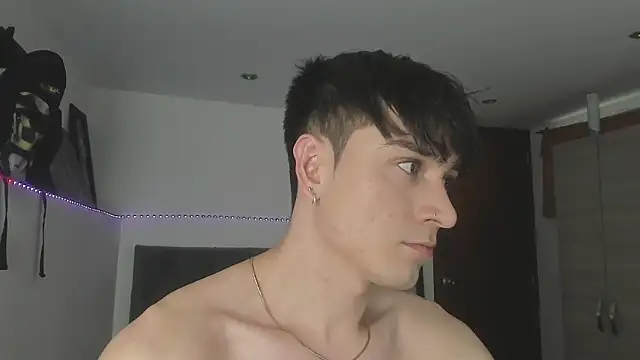 Snapshot of stevve_14 chatting on November 27, 10:12 pm stevve 14 online show from November 27, 10:12 pm