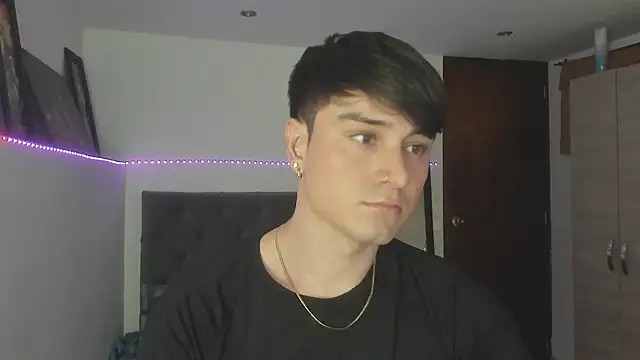 Snapshot of stevve_14 chatting on December 2, 11:11 pm stevve 14 online show from December 2, 11:11 pm