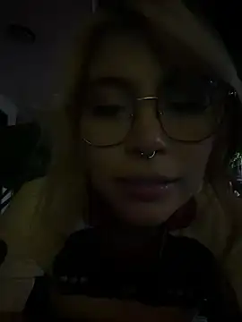 Snapshot of YunoRose_ chatting on June 18, 3:29 am YunoRose online show from June 18, 3:29 am