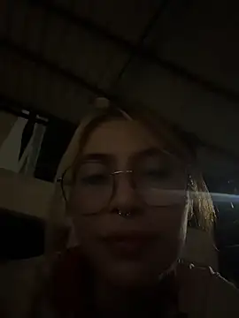 Snapshot of YunoRose_ chatting on July 4, 2:29 am YunoRose online show from July 4, 2:29 am