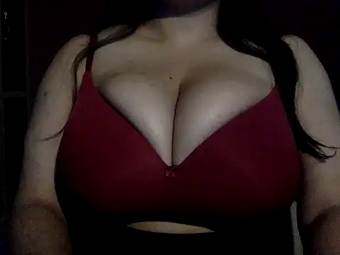 Snapshot of LittleHeartss chatting on October 22, 10:20 pm LittleHeartss online show from October 22, 10:20 pm