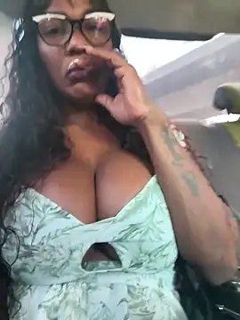 Snapshot of Bustykeyla chatting on April 3, 7:34 pm Bustykeyla online show from April 3, 7:34 pm