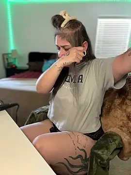 Alix Valentine online show from April 4, 7:00 pm