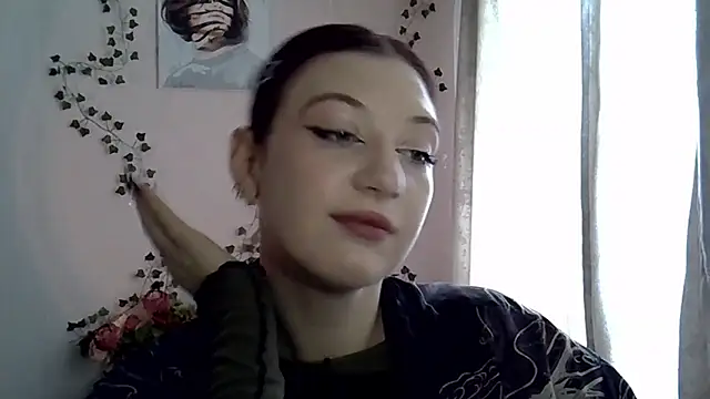 Snapshot of Lily_Ember chatting on October 16, 10:05 am Lily Ember online show from October 16, 10:05 am