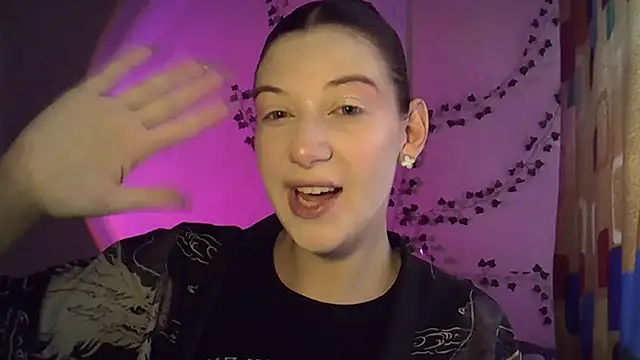 Snapshot of Lily_Ember chatting on October 17, 10:18 am Lily Ember online show from October 17, 10:18 am